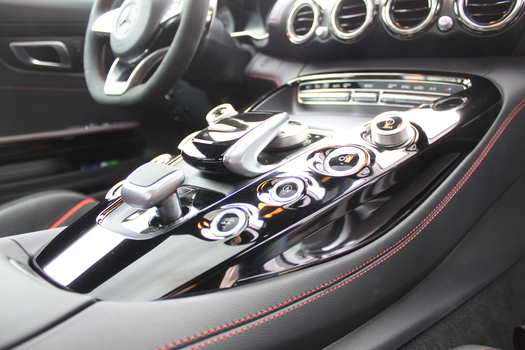 verbaute Mittelkonsole Mercedes.JPG